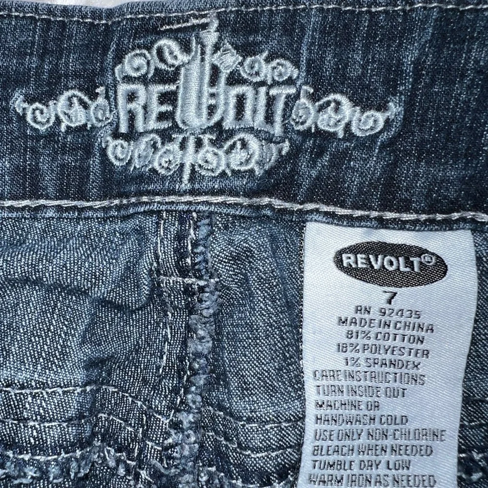 Revolt straight distressed denim. Woman’s size 7